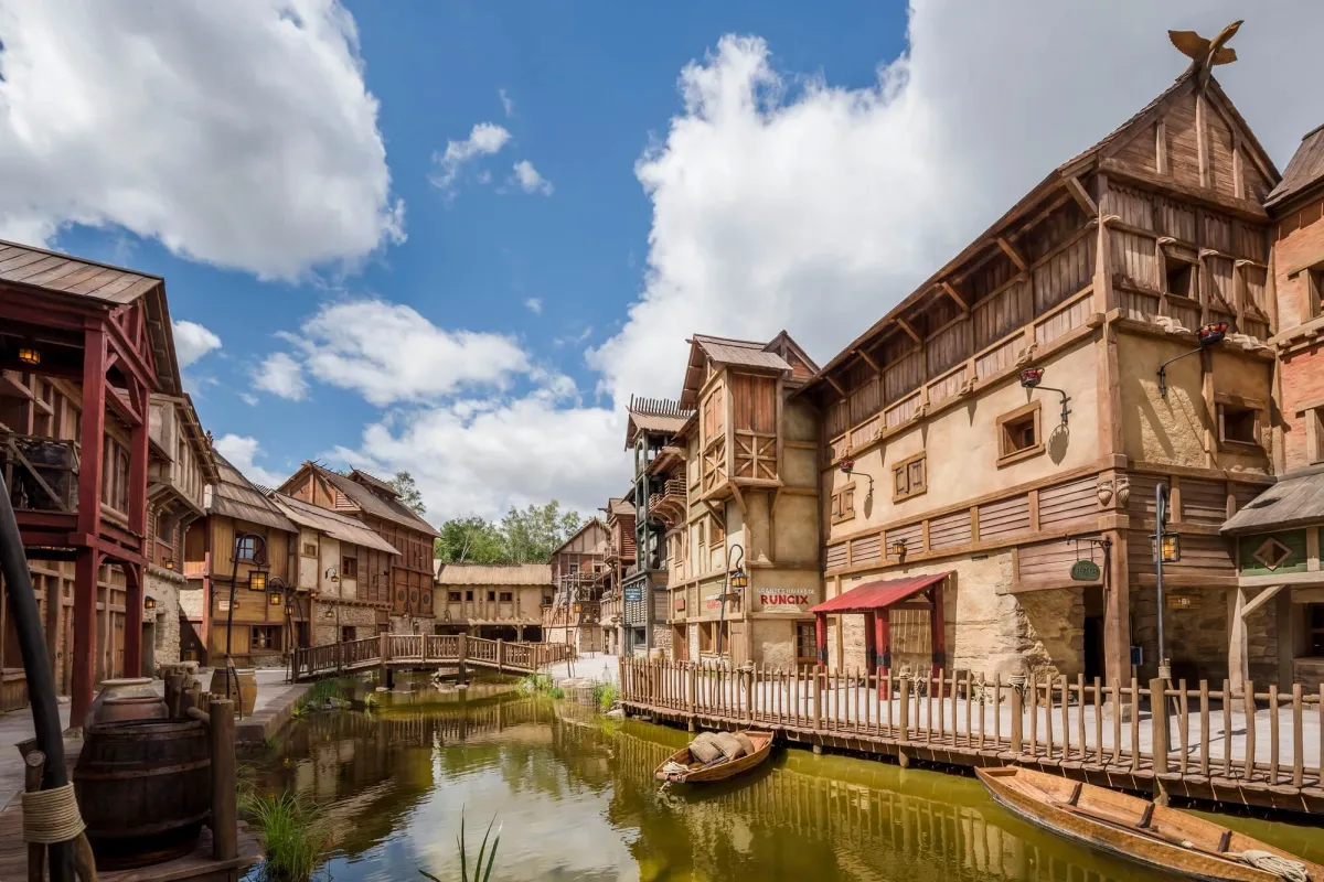 4 Stars Hotel - Les Quais de Lutèce | Parc Astérix