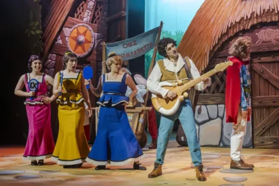spectacle c'est du delire parc asterix