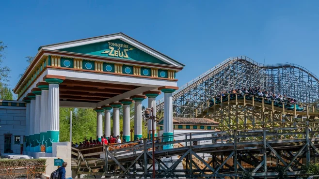Visuel attraction parc asterix : Tonnerre 2 Zeus