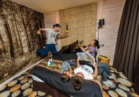 hôtel les trois hiboux parc asterix : chambre familiale