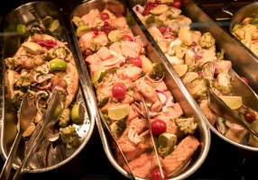 les quais de lutece restaurant les berges de seine : buffet