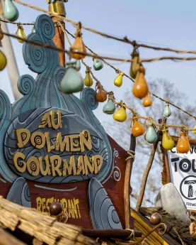 dolmen gourmand restaurant parc asterix