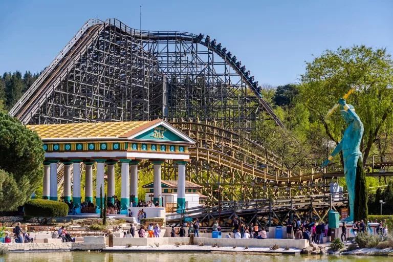 Parc Asterix; Shows, attracties en achtbanen - Reisliefde Parc Asterix; Shows, attracties en achtbanen - Reisliefde